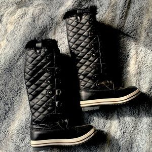 Knee high faux fur-lined winter boots